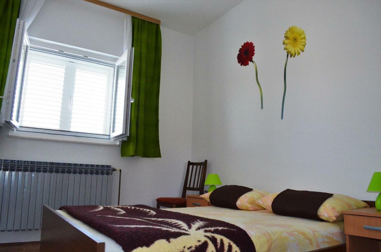 Apartman Rosa Pirovac Buitenkant foto