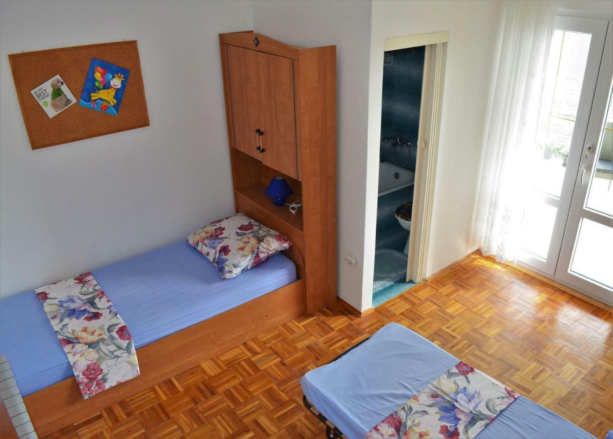 Apartman Rosa Pirovac Buitenkant foto