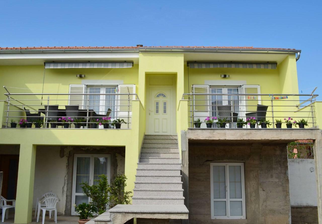 Apartman Rosa Pirovac Buitenkant foto