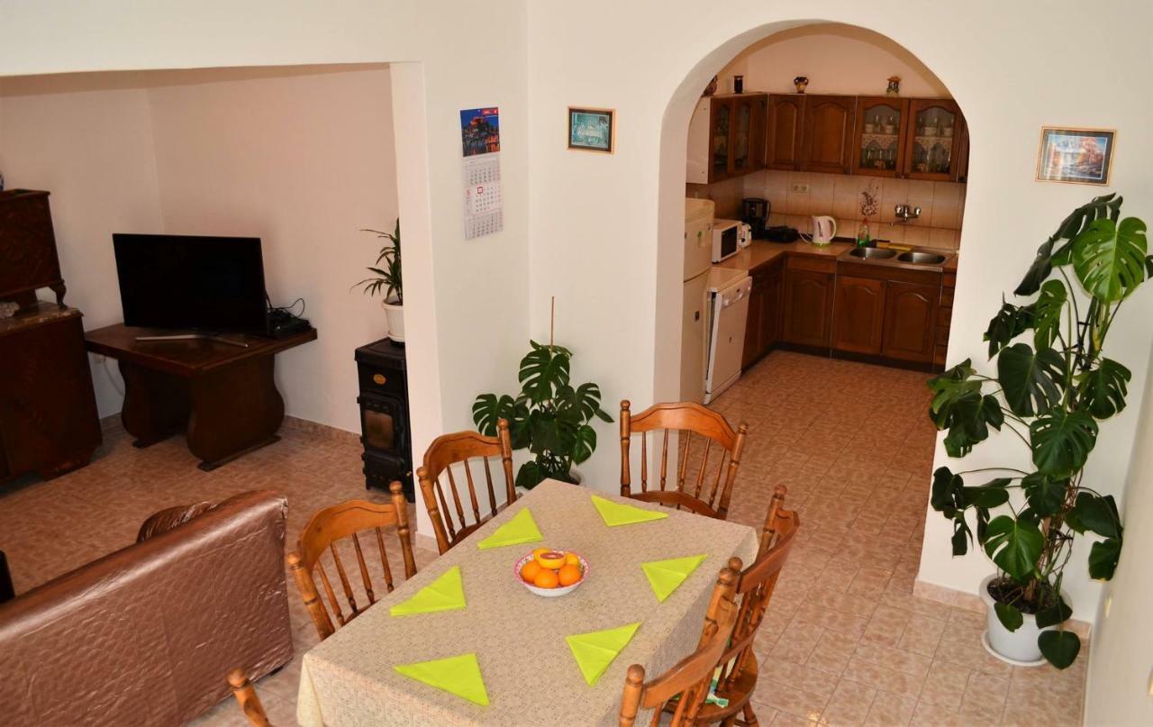 Apartman Rosa Pirovac Buitenkant foto