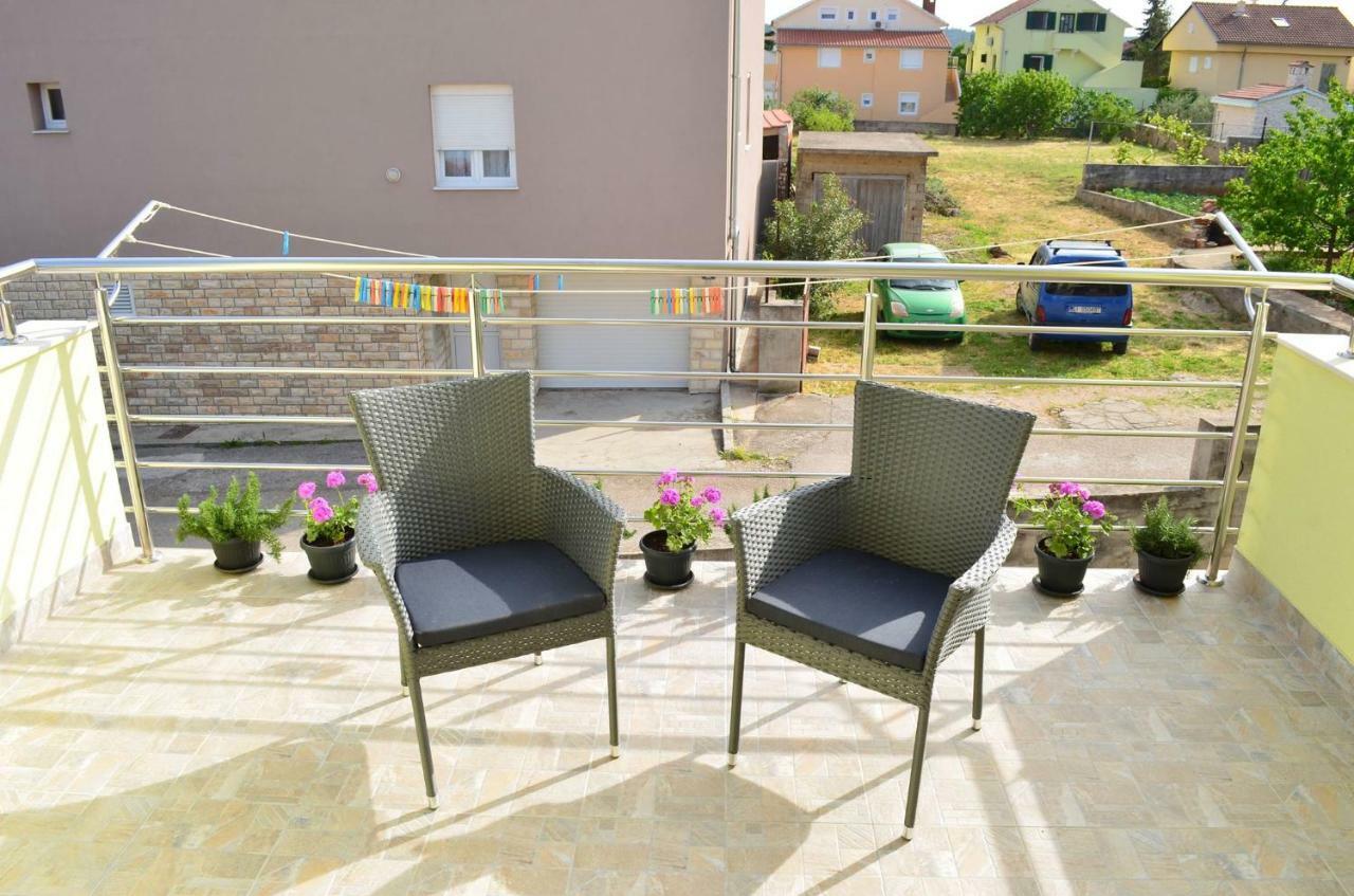 Apartman Rosa Pirovac Buitenkant foto