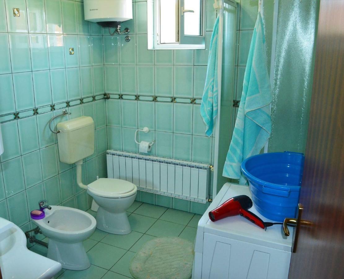 Apartman Rosa Pirovac Buitenkant foto