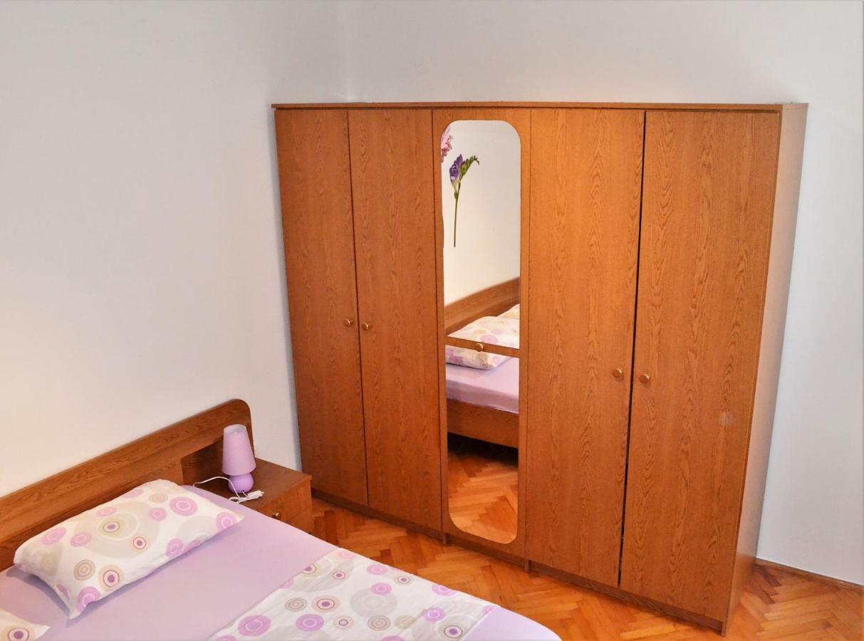 Apartman Rosa Pirovac Buitenkant foto